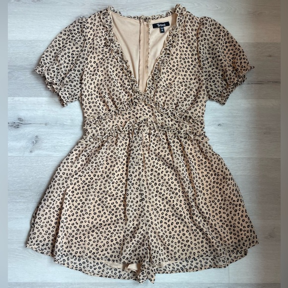 Leopard Print Ruffle Romper - Picture 3 of 3